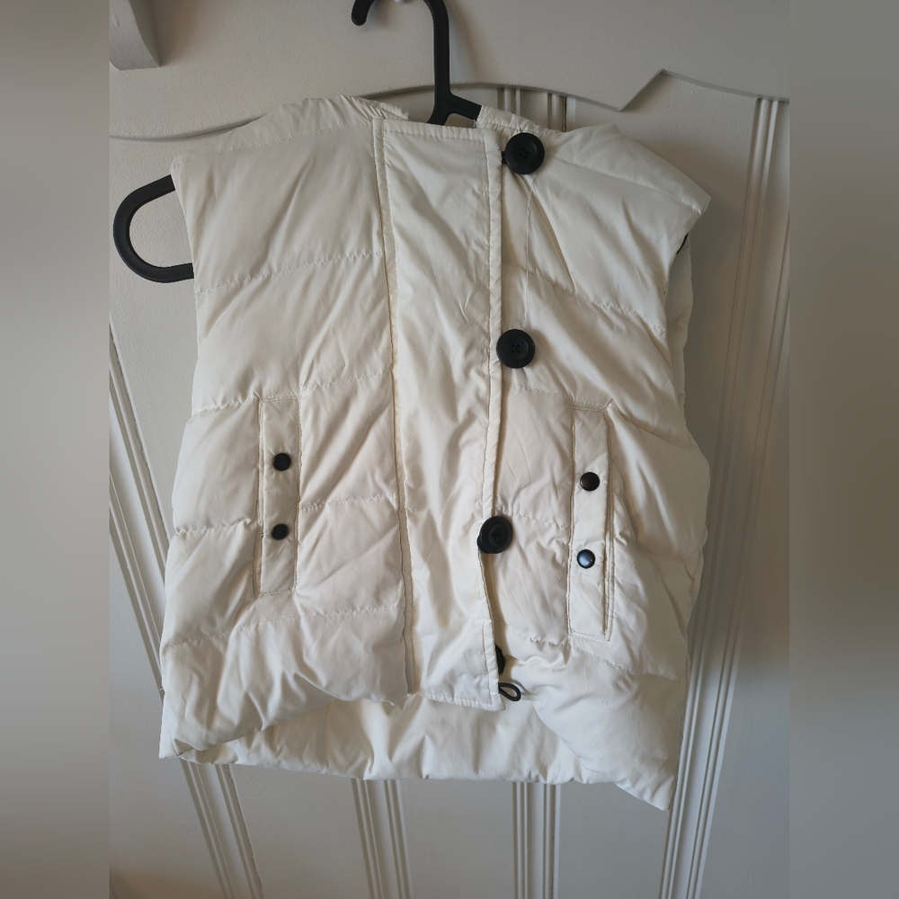 GAP White Puffer Vest